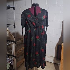 2XL 18-20 Torrid black with red roses midi dress